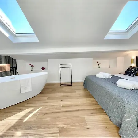 Apartment Duplex En Plein Coeur De Cannes, 5 Min Walk To Croisette And Palais *